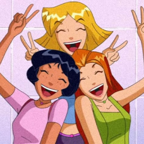 Iconic Trios Cartoon, Clover Totally Spies, Photos Bff, Girl Friendship, Friend Cartoon, Totally Spies, Cartoon Character Pictures, 90s Anime, Retro Wallpaper