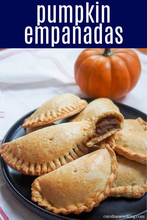 Mulled Wine Slow Cooker, Pumpkin Pie Easy, Easy Empanadas Recipe, Pumpkin Empanadas, Mini Pumpkin Pie, Hand Pies Savory, Mexican Sweet Breads, Pie Easy, Savory Pumpkin Recipes