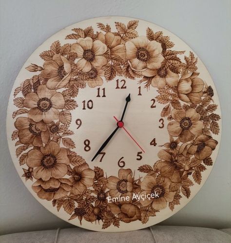 Christian Shirts Designs, Woodburning Projects, Pyrography Art, Diy Wooden Projects, Wood Burning Crafts, Sewing Crafts Tutorials, Wood Burning Art, Wooden Projects, Diy Clock