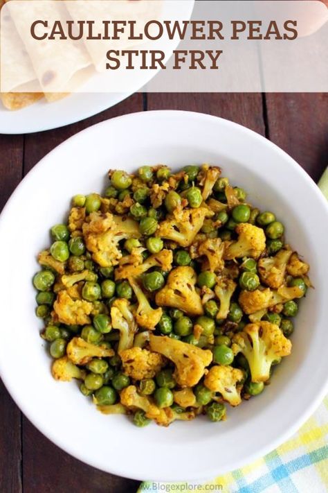 gobi matar recipe – easy and delicious Indian style cauliflower and peas stir fry flavored with spices. A good side dish for chapathis, rotis and rice. Cauliflower And Peas Recipe, Curry Side Dishes, Indian Cauliflower, Curry Vegetarian, Cauliflower Side Dish, Dry Curry, Curry Easy, Spiced Cauliflower, Fried Fish Recipes