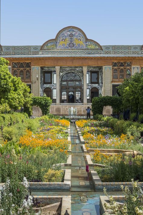 Islamic Architecture Elevation, Eram Garden, Arabic Garden, Ecological Garden, Architecture Layout, Architecture Residential, Iran Culture, Indian Garden, Building Inspiration