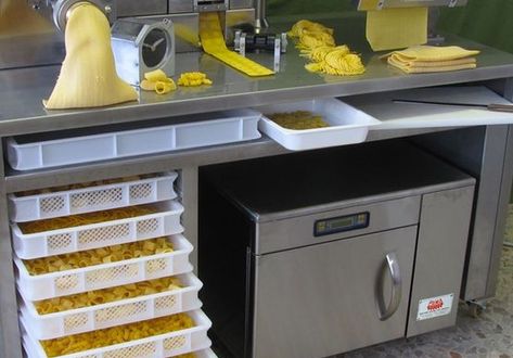 Restaurant Pasta, Pasta Storage, Restaurant Floor Plan, Restaurant Italian, Pasta Shop, Pasta Restaurants, Ravioli Pasta, Pasta Making, Pasta Bar