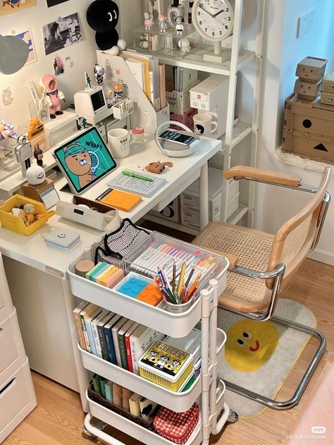 Dorm Room Desk, Bilik Idaman, Study Desk Decor, Hiasan Bilik, Room Redesign, Pinterest Room Decor, Study Room Decor, Bilik Tidur, Room Desk