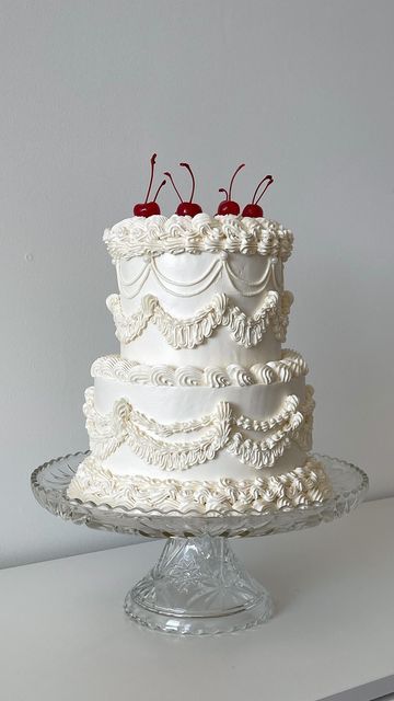 Kady Lone on Instagram: "So in love with this wedding cake for @madisonelainebar ❤️ Sponge cake filled with fresh raspberries & whipped cream. Decorated in Italian meringue buttercream. #vintagecake #weddingcake #lambethcake #tieredcake" Monochromatic Wedding Cake, Monochromatic Cake, Raspberry Wedding Cake, Italian Wedding Cake, Raspberry Whipped Cream, Raspberry Wedding, Monochromatic Wedding, Italian Meringue Buttercream, Sponge Cake Filling