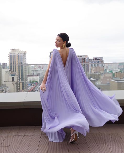 #dress #pleats #pleated #couture #demicouture #fashion #outfit #look #evrninglook Lilac Bride Dress, Pleated Fabric Outfits, Pleats Fashion, Lavender Dress, Long Formal Gowns, Angel Dress, Lavender Dresses, Prom Dresses Sleeveless, Flowing Dresses