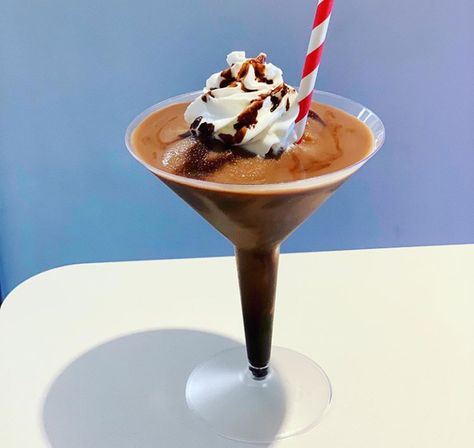 Frozen Chocolate Martini, Hot Chocolate Martini, Frozen Hot Chocolate Martini, Chocolate Martini Recipe, Disney Cocktails, Hot Chocolate Cocktail, Free Printable Menu, Frozen Cocktail Recipes, Disney Drinks