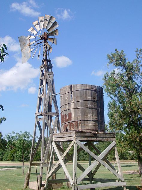 Memories...as a little girl I drank water out of an old metal cup from a water tank just like this one. Farm Windmill, Old Western Towns, Windmill Water, Old West Town, Water Wheels, Wind Mills, Old Windmills, Pompe A Essence, Tank Stand