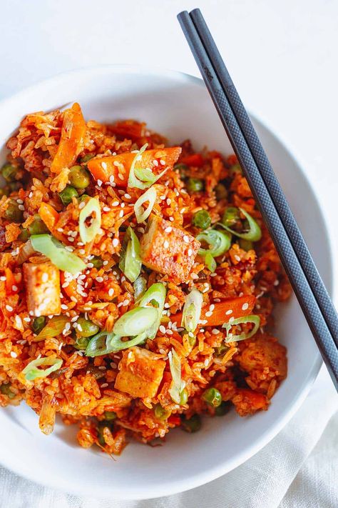 Easy Vegan Kimchi Fried Rice with Tofu and Peas - Plant n' Spice Peas Plant, Fried Rice With Tofu, Tofu Dinner Recipes, Easy Kimchi, Vegan Kimchi, Rice And Vegetables, Blackstone Recipes, Kimchi Fried Rice, Vegetable Fried Rice