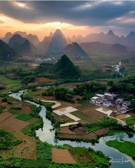 Wonderful Places on Instagram: “Guangxi - China ✨💚💚💚✨ Picture by ✨✨@tony.irving✨✨ . #wonderful_places for a feature 💚” Yangshuo China, Guangxi China, Explorer Backpack, Nature Explorer, Abroad Travel, Travel Globe, Traveling Abroad, Guilin, Travel Asia