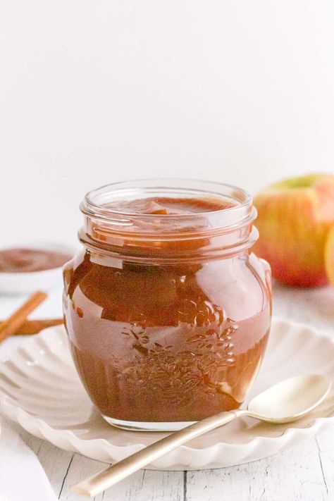 This slow cooker maple apple butter recipe is easy to make and DELICIOUS!!! Add everything to your slow cooker, turn it on and wait for the delicious smells!!! You're going to love this naturally sweetened, homemade apple butter. #applebutterrecipe #applebuttercrockpot @applebuttercrockpotrecipes Maple Apple Butter, Jams Recipes, Pear Butter Recipe, Apple Butter Muffins, Sweet Spreads, Fruit Butters, Fruit Butter, Apple Butter Crock Pot, Slow Cooker Apple Butter