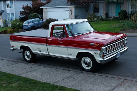 Car Deco, Old Vintage Cars, Classic Ford Trucks, Truck Paint, Car Goals, Classic Pickup Trucks, Old Fords, Classy Cars, Red Interior