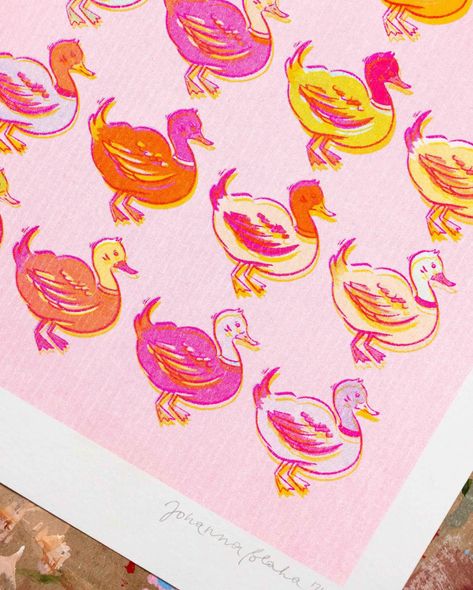 🦆🦆🦆🦆 new riso print. i love it 🥰 available in my online shop. A3 / 2024 / 35€ #risograph #risoprint #ducks #drawing #illustration #artoftheday #art #vienna #igersvienna #viennaart Riso Typography Poster, Bright Color Illustration, Risograph Illustration Design, Riso Print Design, Risograph Logo, Riso Print Illustration, Riso Print Graphic Design, Risoprint Illustration, Ducks Drawing