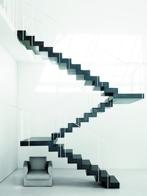 :: STAIRS :: adore the work of Piero Lissoni. Love this stair detail #stairs Black Stairs, Diy Staircase, Escalier Design, Creative Interior Design, Floating Stairs, Staircase Decor, Floating Staircase, Stair Case, Design Blogs