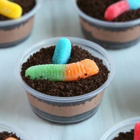 Worms and Dirt Dessert Cups - Cake Me Home Tonight 2oz Dessert Cups, Quick Easy Bake Sale Items, Mini Mousse Cups, Desert Cup Recipes Desserts, Worms And Dirt Dessert, Dirt Dessert Cups, Recipes For Desserts Easy, Desert Cups Ideas, Worms And Dirt