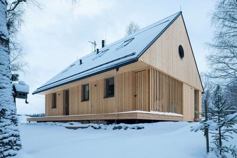 Les Archinautes: The building is located in the heart of Bohemian Forest with a view of Lipno lake. This cabin was built on a place where an old wooden cabin used to be. It is designed to provide the perfect base for nearby mountain sports in all conditions. #architecture #house #fashion #decor #diy #homedecor #amazingarchitecture #interiordesign #contemporaryhome #modern #residence #designer Modern Wooden House, Alpine House, Wooden House Design, Wooden Cabin, Scandinavian Architecture, Arch House, Lakeside Cabin, Wooden Architecture, Forest Cabin