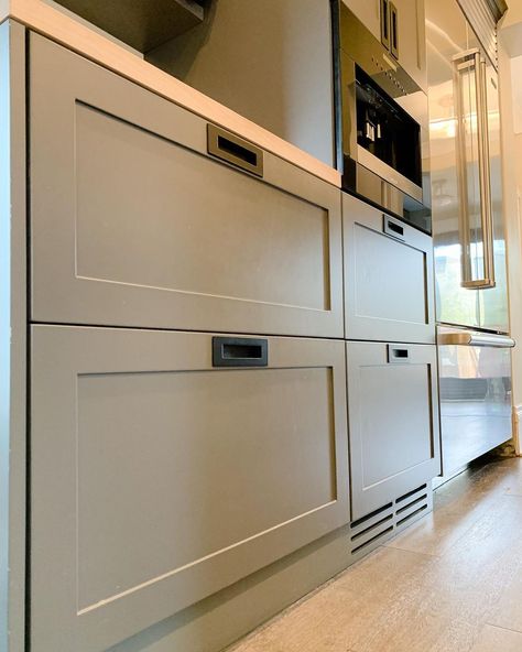 Elysha Kampen•Interior Design on Instagram: “If you have a narrow kitchen or any narrow spot with cabinets/drawers, try recessed flush pulls/handles. These were from amazon and they…” Recessed Pulls Kitchen Cabinets, Flush Drawer Pulls, Recessed Pull Handle, Recessed Drawer Pulls, Flush Cabinets, Cabinet Update, Recessed Handle, Recessed Cabinet, Tiger Tail