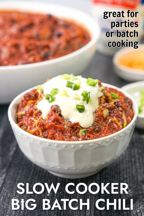 If you are looking to make slow cooker chili for a crowd I have the recipe for you. It’s a rich, hearty chili that is full of flavor and making it in the crock pot means it’s really easy too. Let it cook all day and you can serve it for a party or freeze portions for meal planning. Rich Chili Recipe, Chili For A Crowd, Easy Slow Cooker Chili, Slow Cooker Chili Easy, How To Cook Chili, Southern Living Recipes, Picnic Recipes, Hearty Chili, Crockpot Chili