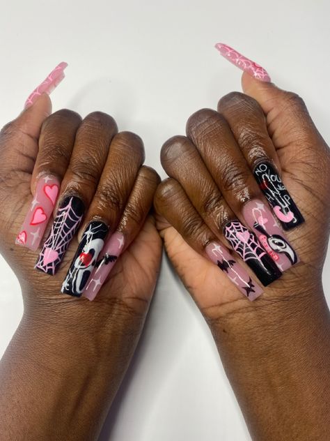 Spooky Szn Nails Short, Acrylic Nail Halloween, Spooky Szn Nails, Spooky Halloween Nails Acrylic, Black And Pink Halloween Nails, Spooky Acrylic Nails, Halloween Themed Nails Acrylic, Holloween Nails Acrylic, Baddie Halloween Nails