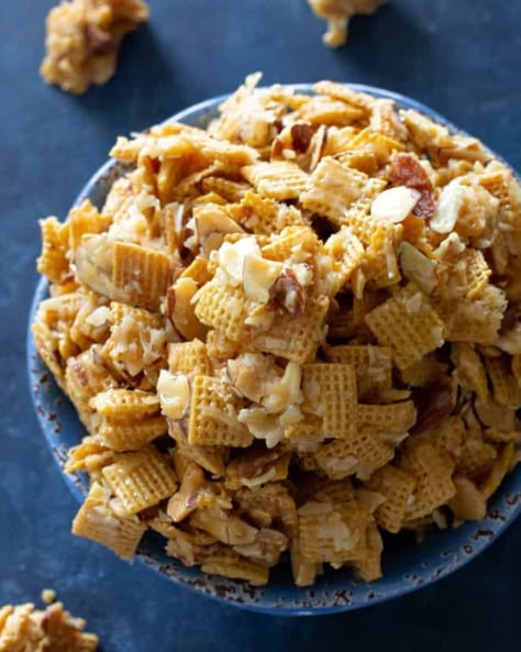 Gooey Chex Mix is chewy, crunchy, salty, sweet and totally addicting! #gooey #chex #mix #christmas #crack Comforting Recipes, The Girl Who Ate Everything, Chex Mix Recipes, Nut Snacks, Chex Mix, Snack Mix, Sliced Almonds, Trail Mix, Favorite Cookies