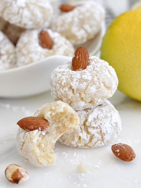 Cooking with Manuela: Italian Almond Cookies - Pasticcini alle Mandorle Italian Baking, Lemon Biscotti, Amaretti Biscuits, Italian Almond Cookies, Almond Pastry, Italian Christmas Cookies, Italian Cookie Recipes, Italian Pastries, Italian Cookies