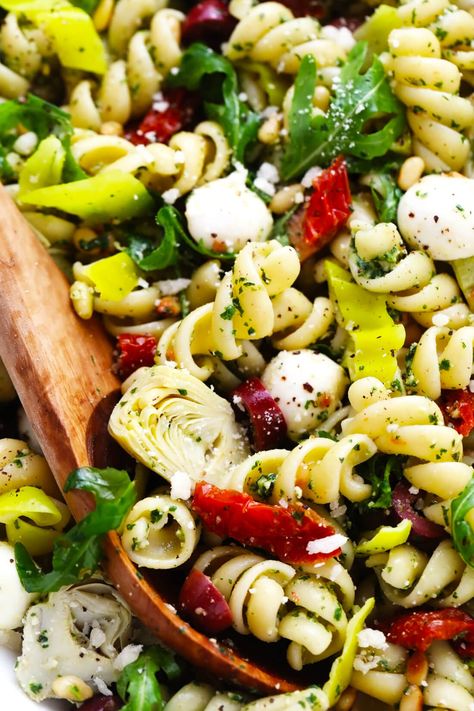 Pasta Salad With Pesto, Artichoke Pasta Salad, Artichoke Salad, Pesto Salad, Pesto Dressing, Healthy Pasta Salad, Pepperoncini Peppers, Artichoke Pasta, Recipe Pasta