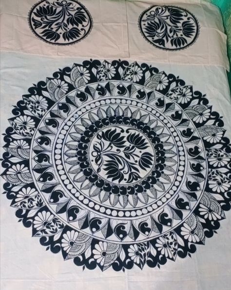 First time tried this mandala painting on my bedsheet Mandela Design, Cool Pencil Drawings, Mandala Painting, Fabric Painting, Paint Designs, Mandala Art, Painting Ideas, Pencil Drawings, Bed Sheets