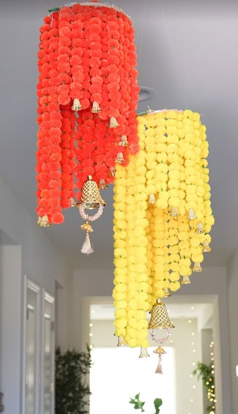 Light Decoration For Diwali At Home, Marigold Chandelier, Diy Diwali Lanterns, Diwali Home Decor, Happy Diwali Rangoli, Chaturthi Decoration, Temple Decoration, Neon Home Decor, Large Garland