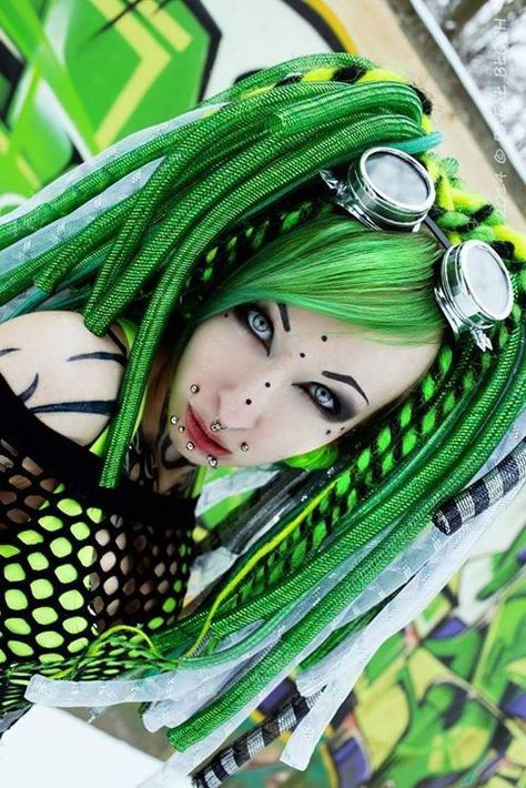 Punk Tumblr, Cybergoth Fashion, Types Of Goth, Cybergoth Style, Goth Outfit Ideas, Goth Outfit, Gothic Hairstyles, Cyberpunk Clothes, Goth Subculture