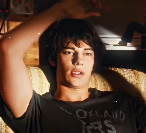 Diary Of The Wimpy Kid, I Love Older Men, Roderick Heffley, Devon Bostick Rodrick, Fit Actors, Rodrick Rules, Hot Emo Guy, Rodrick Heffley, Emo Guy