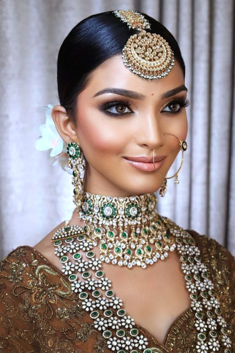 Traditional Indian bridal makeup Punjabi Wedding Makeup Look, Indian Bridal Makeup For Dark Skin, Desi Bridal Makeup, Indian Eye Makeup, Wedding Party Makeup, 2024 Makeup, Indian Makeup Looks, Indian Reception, Wedding Makeup Bride