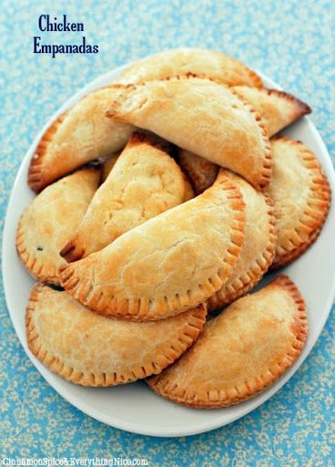 Try Jalapeno Popper Chicken Empanadas! You'll just need 4 store-bought refrigerated pie crusts., 8 ounces full fat or light cream cheese, 2 overflowing cups... Shredded Chicken Cream Cheese, Chicken Cream Cheese, Chicken Empanadas, Popper Chicken, Jalapeno Popper Chicken, Cheese Cheddar, Jalapeno Popper, Latin Food, Mexican Dishes