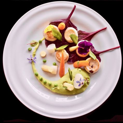 15 Vegan Fine Dining Restaurants Around the World | LIVEKINDLY Fine Dining Vegetarian Dishes, Vegetarian Recipes Fine Dining, Gourmet Vegan Food, Vegan Fine Dining Dishes, Vegetarian Plating, Vegan Gourmet Recipes, Vegan Fine Dining Recipes, Gourmet Vegan Recipes, Fine Dining Vegetarian