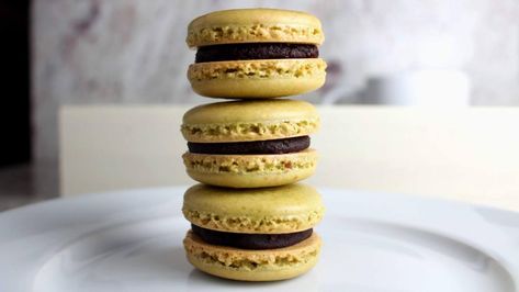 Matcha Macarons with a Red Bean Filling #macarons #glutenfree #dairyfree #cringeykitchen Macarons Recipe With All Purpose Flour, Raspberry Macaron Filling, Red Bean Macaron, Valentine Macaron Flavors, Vanilla Bean Macarons, Matcha Macarons, French Recipe, Cozy Coffee Shop, Red Bean Paste