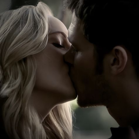 Klaus And Caroline Kiss, Tongue Kissing, Kol Mikaelson, Broken Trust, Klaus And Caroline, Daniel Gillies, Joseph Morgan, Klaus Mikaelson, Caroline Forbes