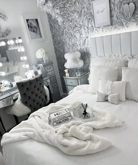 White And Silver Bedroom, Fancy Bedroom, Silver Bedroom, Grey Bedroom Decor, White Bedroom Decor, White Room Decor, Luxury Room Bedroom, Classy Bedroom, Luxury Room