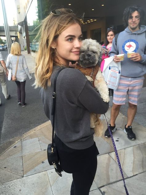 Lucy Hale Lucy Hale Blonde, Lucy Hale Hair, Pretty Little Liars Aria, Lucy Hale Style, Short Girl Fashion, Keegan Allen, Janel Parrish, Troian Bellisario, Brenda Song