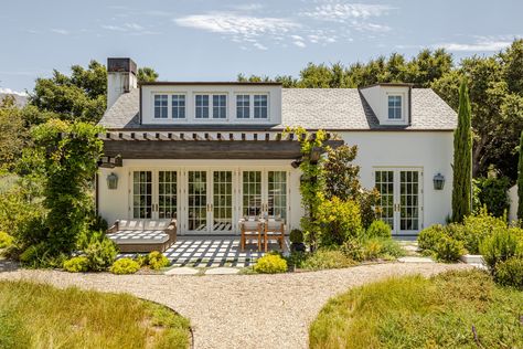 Gwyneth Paltrow Lists Her Guest House on Airbnb | POPSUGAR Home Montecito California, Bedroom Photography, Bar In Casa, Ranch Exterior, Living Etc, Celebrity Homes, Summer Cottage, Beautiful Houses, Outdoor Chaise