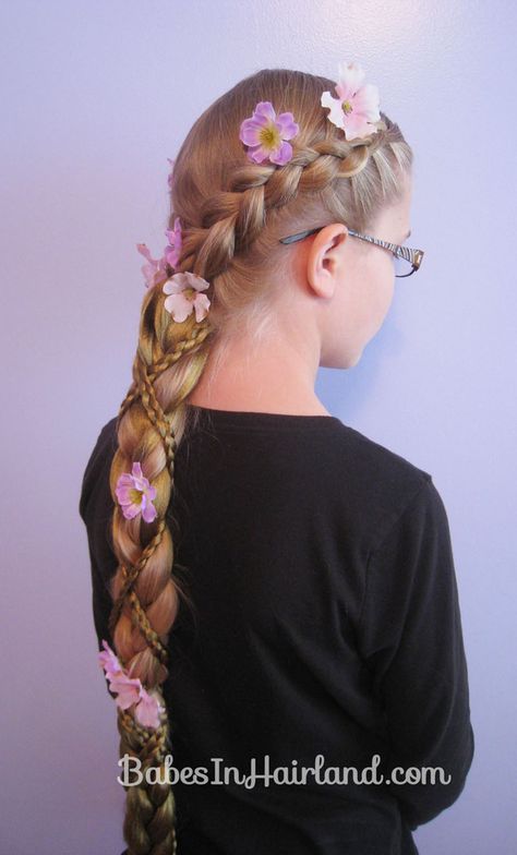 Rapunzel | 19 Hair Ideas To Step Up Your Halloween Costume Rapunzel Costume Hair Ideas, Hairstyles Rapunzel, How To Make Rapunzel Hair, Diy Rapunzel Hair, Rapunzel Hairstyle, Rapunzel Tangled Braid, Tangled Braid Rapunzel Hair, Disney Hairstyles, Rapunzel Braid