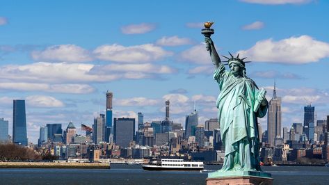 تمثال الحرية, New York Cityscape, Nyc History, Liberty Island, New York Harbor, Ellis Island, Lower Manhattan, Beating Heart, Madison Square Garden