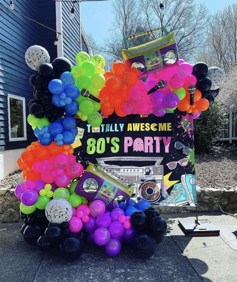 80s Balloon Arch, 80s Balloon Garland, 80s Balloons, Neon Balloon Garland, Roller Rink Party, Glow Balloons, Old School Party, Neon Balloons, 80s Party Ideas