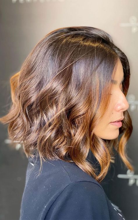 Honey Brown Hair Short Shoulder Length, Warm Caramel Balayage Honey Short Hair, Caramel Short Hair, Hair Color On Short Hair, Short Caramel Hair, Warm Caramel Hair, Dark Honey Brown Hair, Textured Lob Haircut, Caramel Blonde Highlights