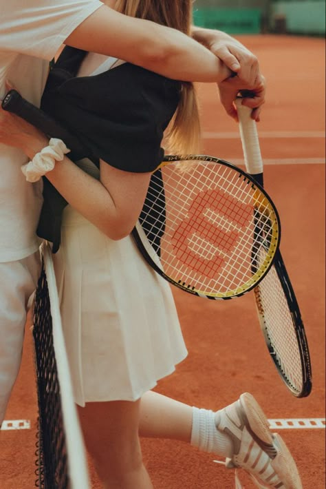 Tennis Couple, Prenup Theme, Tennis Court Photoshoot, Tennis Photoshoot, Retro Couple, Model Couple, Tennis Photography, Tennis Pictures, Jokes Photos