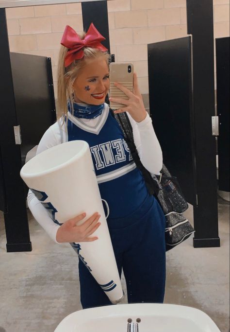 Varsity Cheer Uniforms, Varsity Cheer, Cheer Captain, High School Cheer, Cute Cheer Pictures, After High School, Cheer Uniform, High School Football, Cheer Pictures