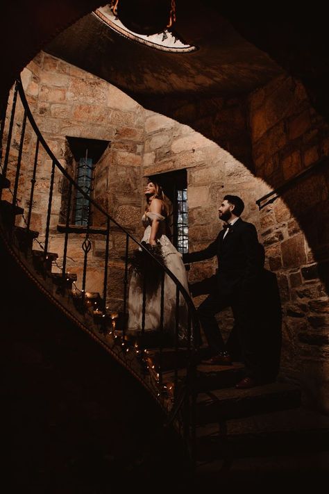 Cloisters Castle Maryland Wedding, Moody Castle Wedding, Wedding Photo Ideas Castle, Castle Wedding Pictures, Cloisters Castle Maryland, Graveyard Wedding Photos, Victorian Wedding Photos, Dark Castle Wedding, October Wedding Photos