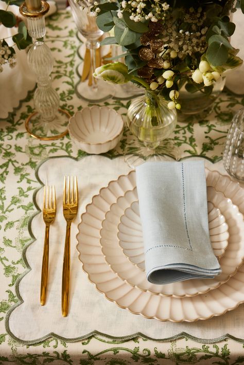 Rent: Scallop Shell Charger Wedding Plate Setting, Round Wedding Tables, Wedding China, Brunch Table, Table Place Settings, Party Table Settings, Dinner Dessert, Wedding Money, Wedding Plates