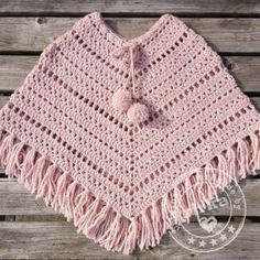 Poncho Boho | Virka Kids Poncho Pattern, Crochet Poncho Kids, Crochet Baby Poncho, Girls Poncho, Baby Poncho, Poncho Design, Kids Crochet Pattern, Crochet Poncho Free Pattern, Poncho Crochet