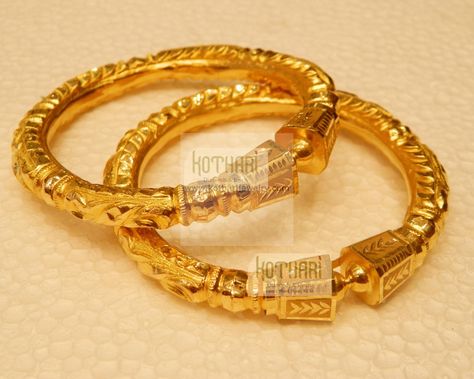 Bengali Gold Bala Design, Gold Bala Design, Gold Jewellery Bangles, Pretty Rings Simple, Bengali Marriage, Diamond Gold Earrings, Jewellery Bangles, Red Bangles, Bracelets Diamond