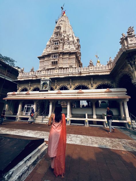 #indianwear #pinkdresses #temples Temple Photography Indian Women, Photos In Temple, Aesthetic Temple Pictures, Temple Girl Aesthetic, Temple Photoshoot Photo Ideas, Mandir Photoshoot Ideas, Temple Poses Photo Ideas Indian, Poses In Mandir, Mandir Poses For Women