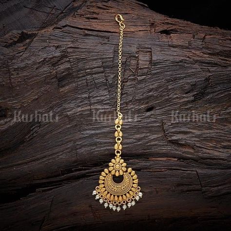 Fashion Jewelry Necklaces Gold, Tikka Jewelry, Trendy Jewellery, Gold Jewels Design, Neck Pieces Jewelry, Black Beads Mangalsutra Design, New Gold Jewellery Designs, Indian Bridal Jewelry Sets, Gold Mangalsutra Designs