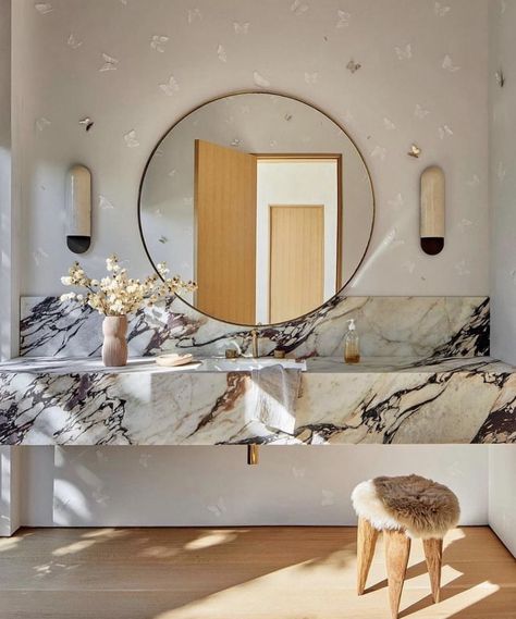 Calcutta Viola Marble Bathroom, Calacatta Viola Bathroom, Hamptons Beach House, Hamptons Beach, Calacatta Viola, Room 2023, Malibu Home, Shingle Style Homes, Sunken Living Room